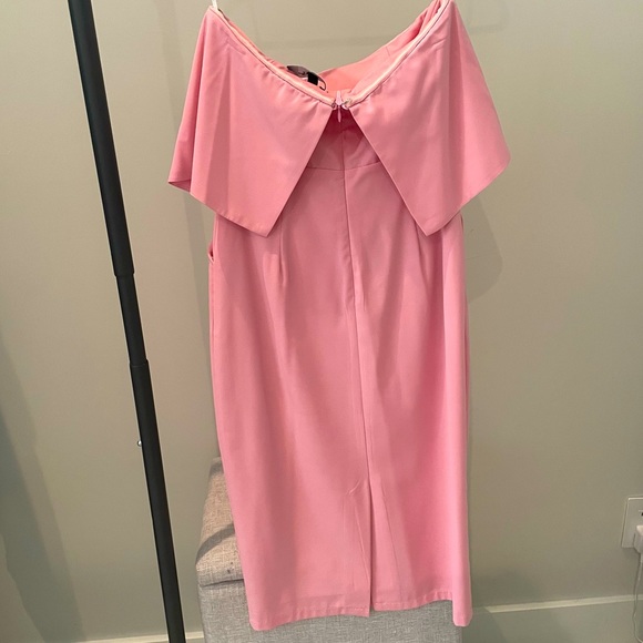 Lulu’s Strapless pink midi dress with pockets! Size XS - Picture 2 of 3